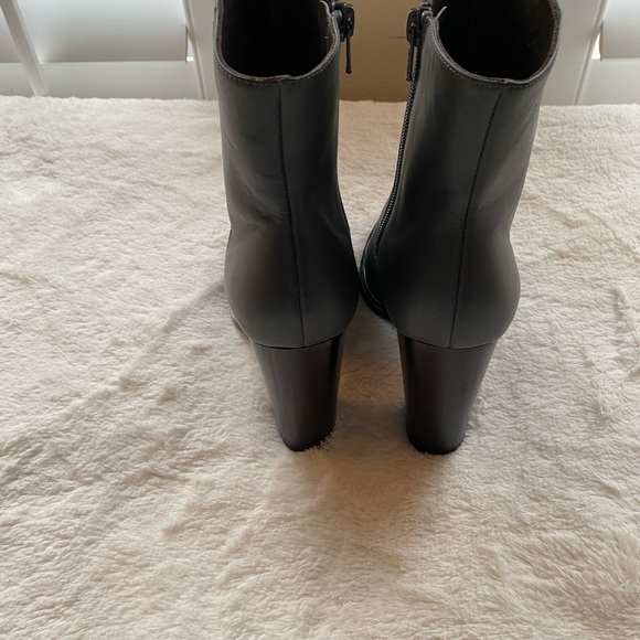 Vince gray leather boots. Worn only 1 or 2 times. - Picture 3 of 5